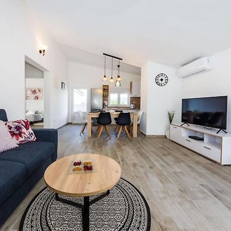 Apartmani Neva, Pridraga Экстерьер фото