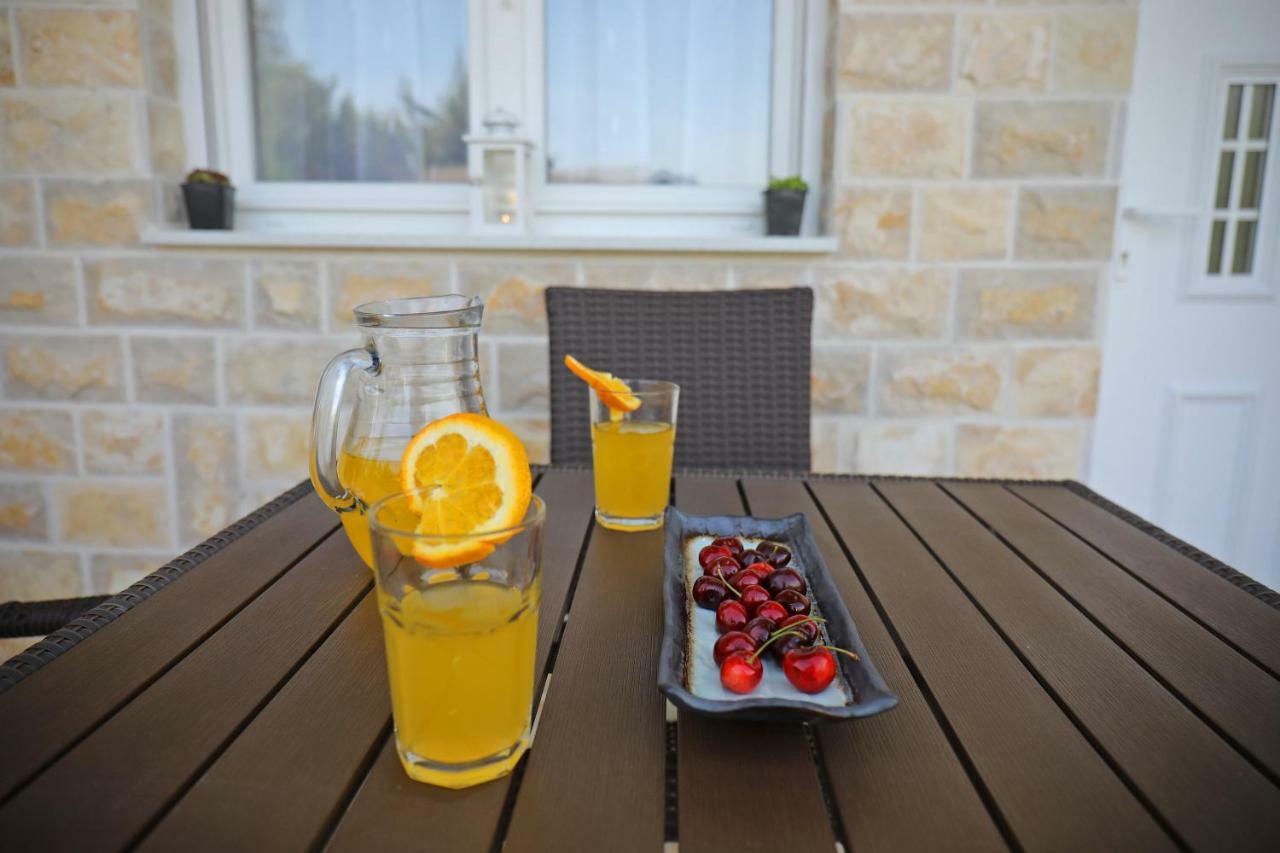 Apartmani Neva, Pridraga Экстерьер фото