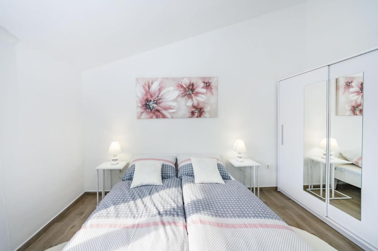 Apartmani Neva, Pridraga Экстерьер фото