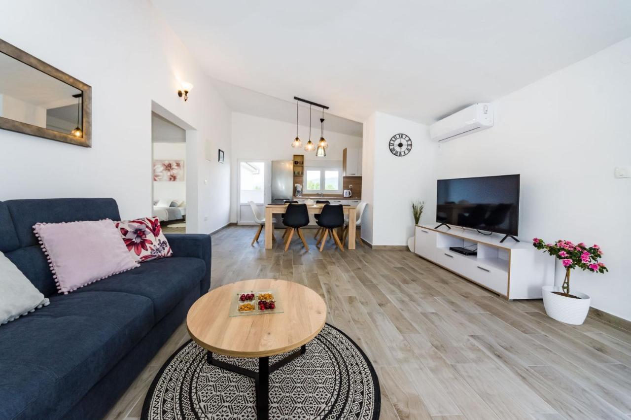 Apartmani Neva, Pridraga Экстерьер фото