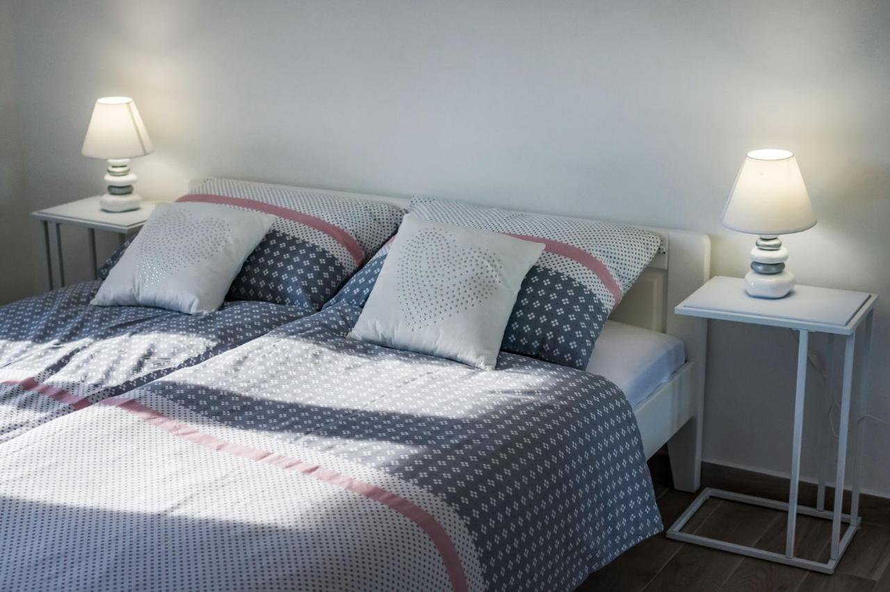 Apartmani Neva, Pridraga Экстерьер фото